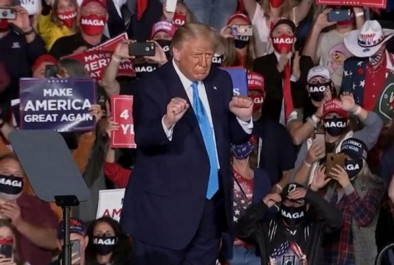 Rekordokat dönt Trump arizonai táncának nézettsége a médiában