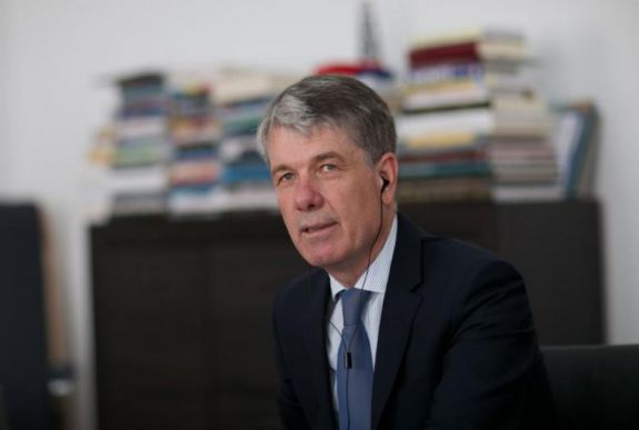 Zsarolás gyanúja miatt hatósági felügyelet alá helyezték Brassó polgármesterét