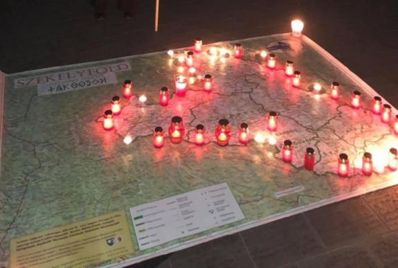 Székelyudvarhelyen is gyertyákat gyújtottak Székelyföld autonómiájáért