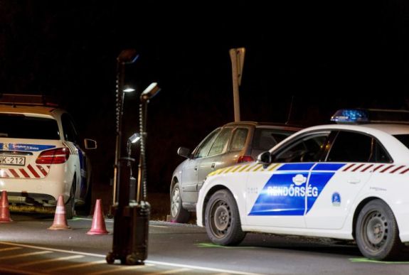 Öngyilkos lett egy felfegyverkezett embercsempész Magyarországon