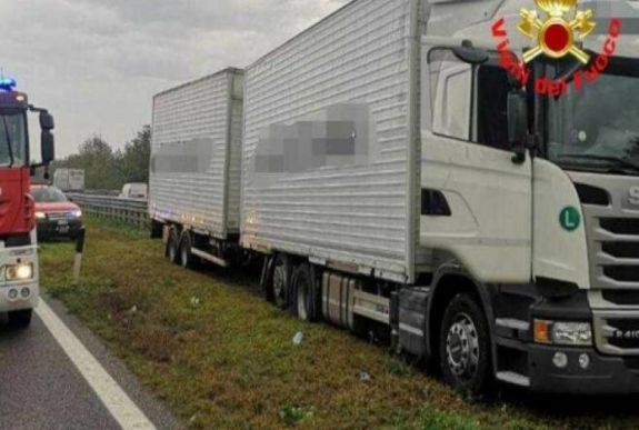 Életeket mentett élete utolsó erejével a román kamionos