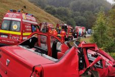 Halálos baleset a Királyhágónál: személygépkocsi ütközött teherautóval 