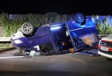 Tíz román állampolgár szorult a felborult kisbusz alá Ausztriában