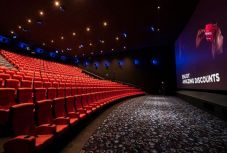 Bezárja amerikai és nagy-britanniai termeit a világ második legnagyobb mozihálózata