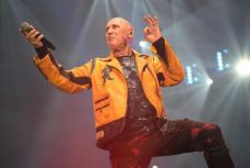 Eltiltották Pataky Attilát az énekléstől