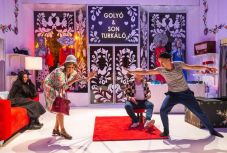 Amikor telihold ragyog a turkáló felett – Radu Afrim előadását mutatják be Sepsiszentgyörgyön