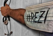 Közel ezerrel több rezidensorvosi helyet hirdetnek meg országszerte