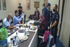 Rohamrendőrök zavarták haza a vendégeket a lagziból 