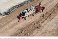 Drón „csípte nyakon” az épülő gyorsforgalmi útról lopó családot  