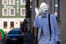 Színházzal, zenével és kiállításokkal telnek meg egy napra a kolozsvári udvarok