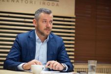 Fél mandátum után egy egészre pályázik Udvarhelyszék szenátora