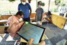 Ezerhez közelít azoknak az iskoláknak a száma, ahol kizárólag online zajlik az oktatás