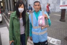 Minden pénzét a francia árvízkárosultaknak adományozta egy román koldus