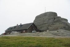 FRISSÍTVE – Meghalt az Omu-csúcsról lezuhant túrázó