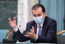 Orban: Bukarestben kötelezővé válik a szabadtéri maszkviselés