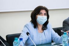 Tanügyminiszter: „Változtatunk a tananyagon, ha mindannyian online oktatásra térünk át”