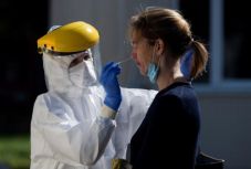 Koronavírus: önkéntes lesz az országos tesztelés Szlovákiában