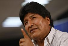 A száműzetésben lévő elnöknek gratulált Ferenc pápa?