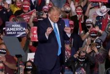 Rekordokat dönt Trump arizonai táncának nézettsége a médiában