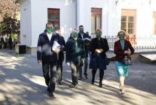 Leadták iratcsomóikat a Bihar megyei szenátor- és képviselőjelöltek