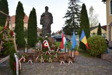 Csendes főhajtással tisztelegtek Csíkszeredában 1956 hősei előtt
