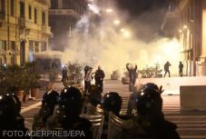 Nápolyban utcai zavargásba csapott át az éjszakai kijárási tilalom elleni tiltakozás