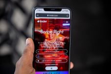 Csücsörít, mindent megmutat magából? Ez taszítja leginkább a férfiakat a társkeresőkön