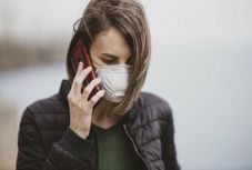 Szigorít hétfőtől a maszkviselési szabályokon Magyarország