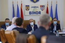 Megszavazta a liberális többség: 77 személyt utcára tesznek a Bihar Megyei Tanácsnál