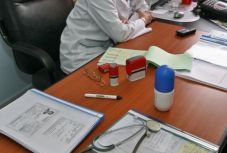 Kivitelezhetetlen a koronavírusos betegek távfelügyelete a családorvosok szerint