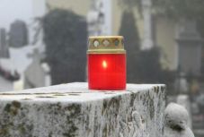 A járványügyi szabályok betartásával látogathatók az aradi temetők halottak napján