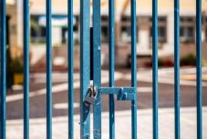 Perel a magániskolák szövetsége: jogtalanul zárták be a járvány miatt a romániai iskolákat?