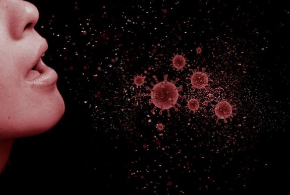 Köhögésük alapján mesterséges intelligencia képes azonosítani a koronavírusos betegeket