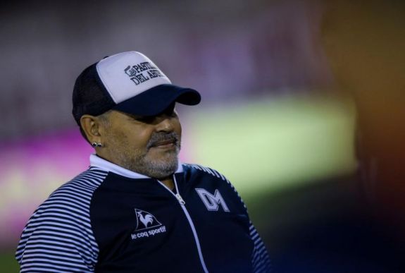 Életmentő műtétet hajtottak végre Maradonán