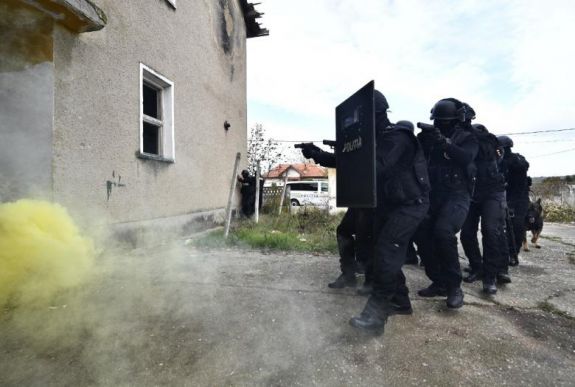 Az utóbbi évek legnagyobb rendőrségi akcióját hajtották végre szerdán Romániában