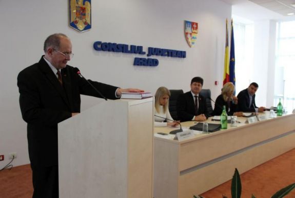 Arad megyei önkormányzat: letette az esküt a másik RMDSZ-es tanácsos is