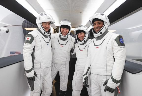Négy asztronauta indult az űrállomásra a SpaceX első, teljes értékű missziójában