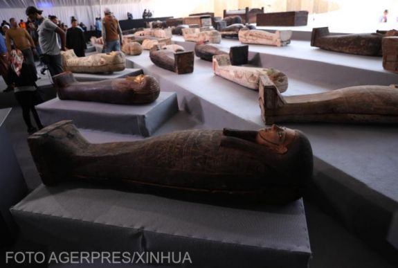 Száz érintetlen szarkofágot találtak a szakkarai nekropoliszban