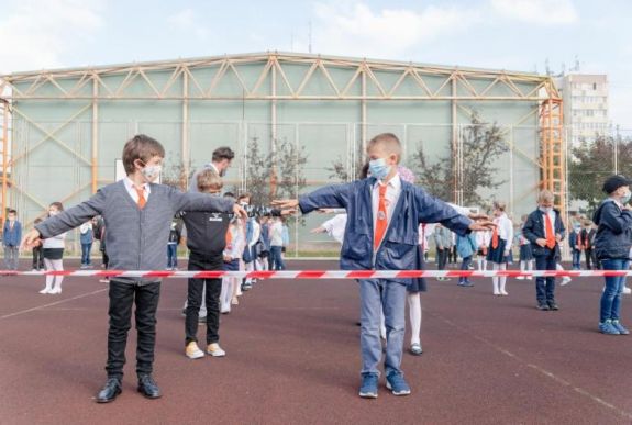 A járvány miatt leginkább a gyermekek oktatáshoz való joga sérül Romániában