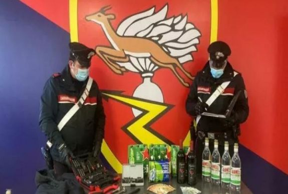 Szeszes italokra „szakosodott” román áruházi szarkát csíptek el Olaszországban 