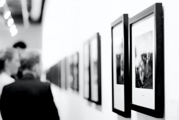 Jelentős kiállítási díjjal sújtaná a romániai múzeumokat, galériákat egy tervezet