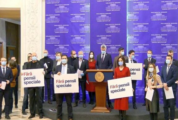 Dan Barna lemondott képviselői mandátumáról; Orban és Kelemen szerint ez olcsó populizmus