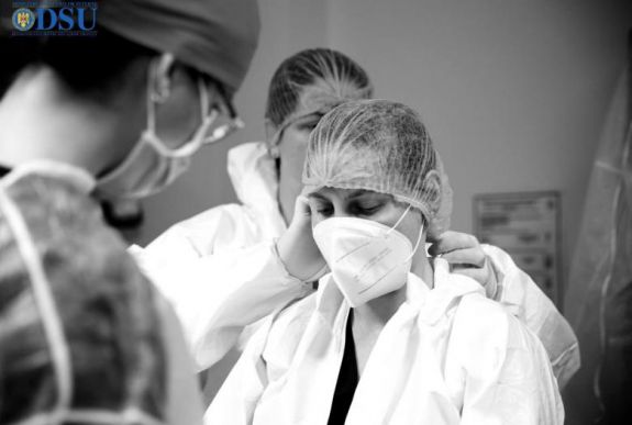 Hivatalos: egyetemi hallgatók segítik az orvosok munkáját a koronavírus elleni küzdelemben