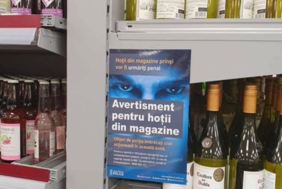 Eltűntek az angol szupermarketből a román tolvajokat figyelmeztető táblák