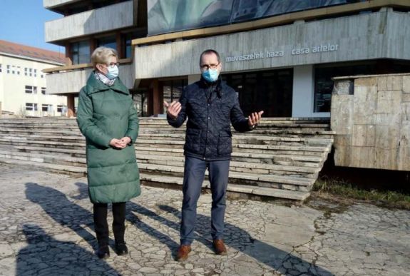 Szakmai, közösségi térré alakítanák át a csíkszeredai szakszervezetek művelődési házát