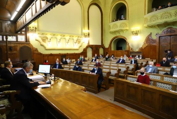 Az orvosi és a közúti infrastruktúra fejlesztése a Maros Megyei Tanács napirendjén