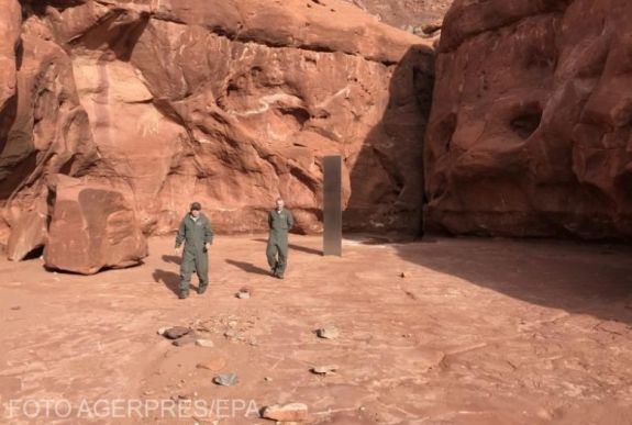 Gyorsan ráakadtak az internet nyomozói a monolit fémtömbre