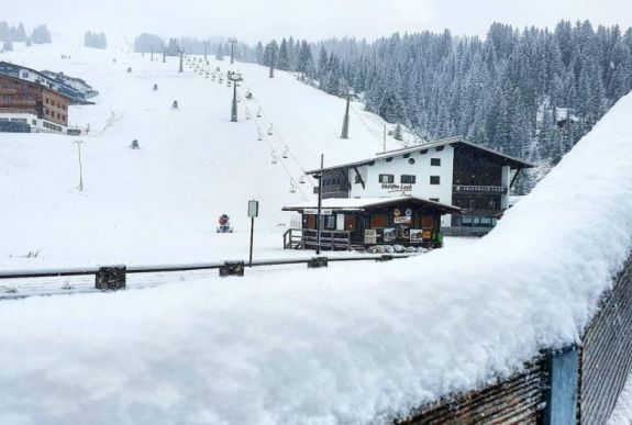 Koronavírus: vita robbant ki az alpesi uniós országok között a síszezonról