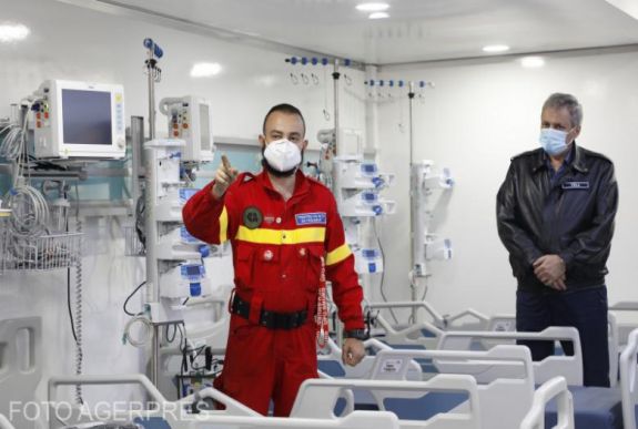 Jelenleg 1400 hely van intenzív osztályon a koronavírusos betegeknek