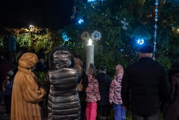 Adventi gyertyagyújtás: fellobbant a várakozás lángja Csíkszeredában